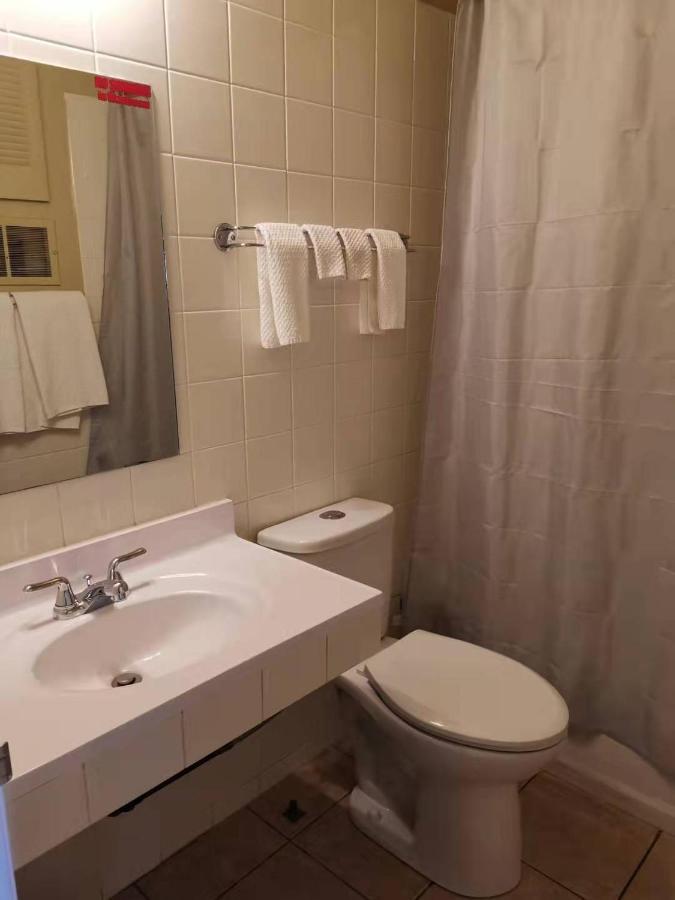 Dundurn Motel Екстер'єр фото