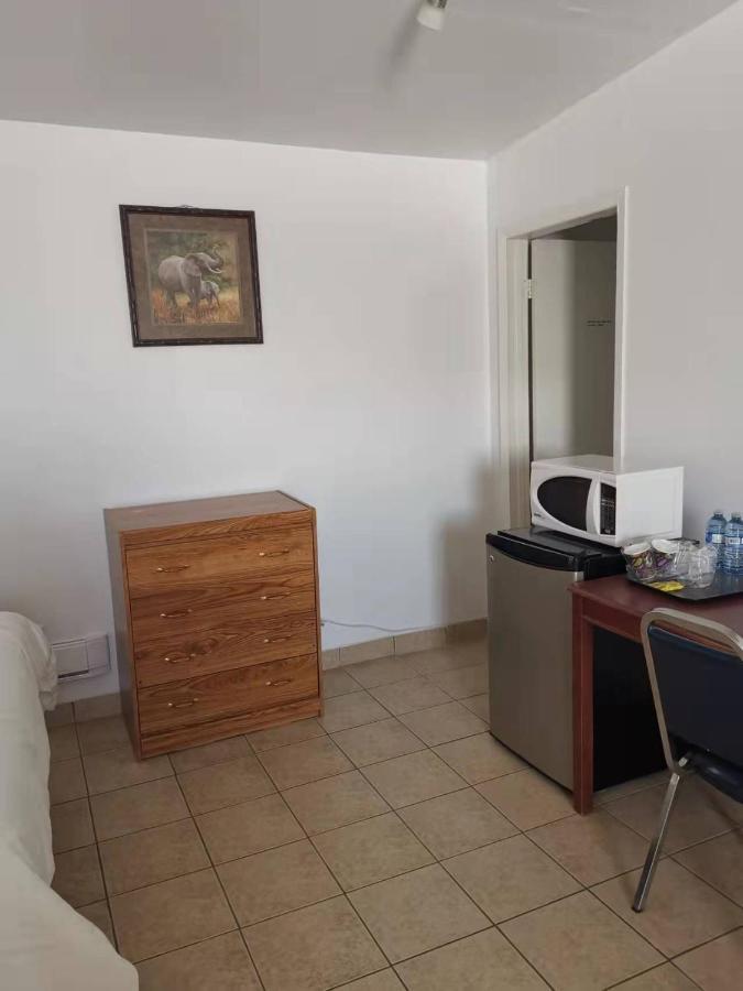 Dundurn Motel Екстер'єр фото