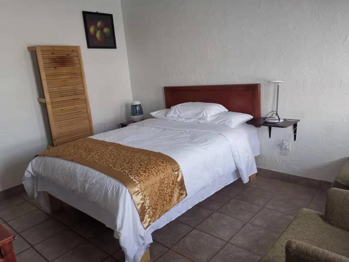 Dundurn Motel Екстер'єр фото