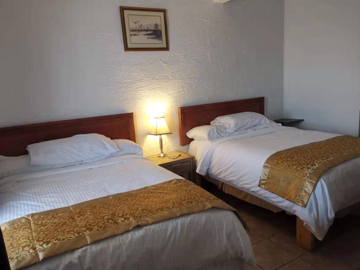 Dundurn Motel Екстер'єр фото