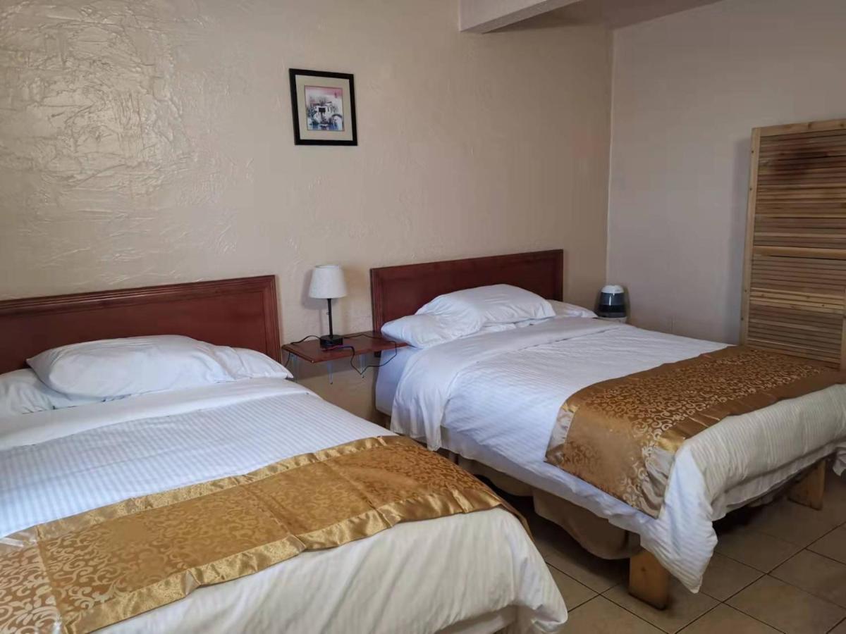 Dundurn Motel Екстер'єр фото