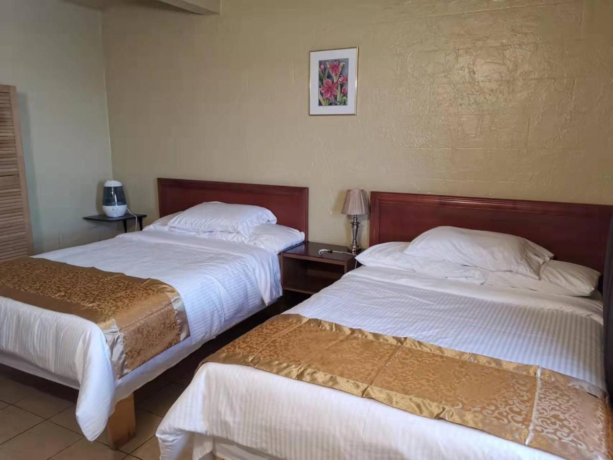 Dundurn Motel Екстер'єр фото