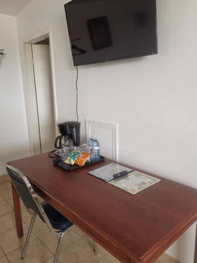 Dundurn Motel Екстер'єр фото