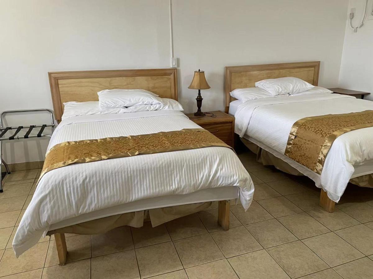 Dundurn Motel Екстер'єр фото