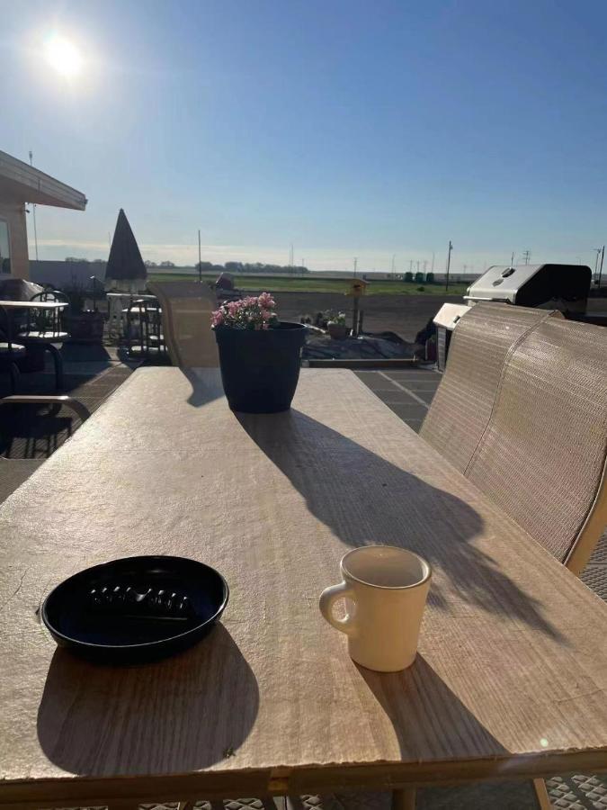 Dundurn Motel Екстер'єр фото