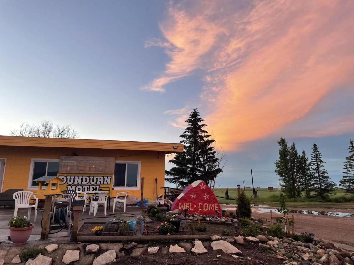 Dundurn Motel Екстер'єр фото