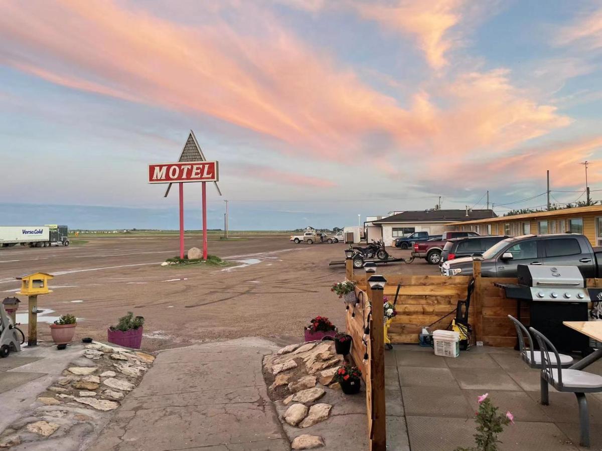 Dundurn Motel Екстер'єр фото